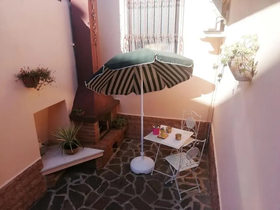 アパート カヴァイオーン・ヴェロネーゼCa'Rosa An Italian Experience In The Old Townアパートメント イタリア